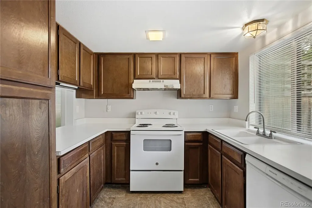 3695 S Kittredge Street Aurora CO 80013