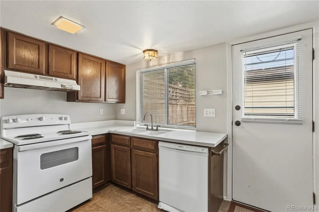 3695 S Kittredge Street Aurora CO 80013