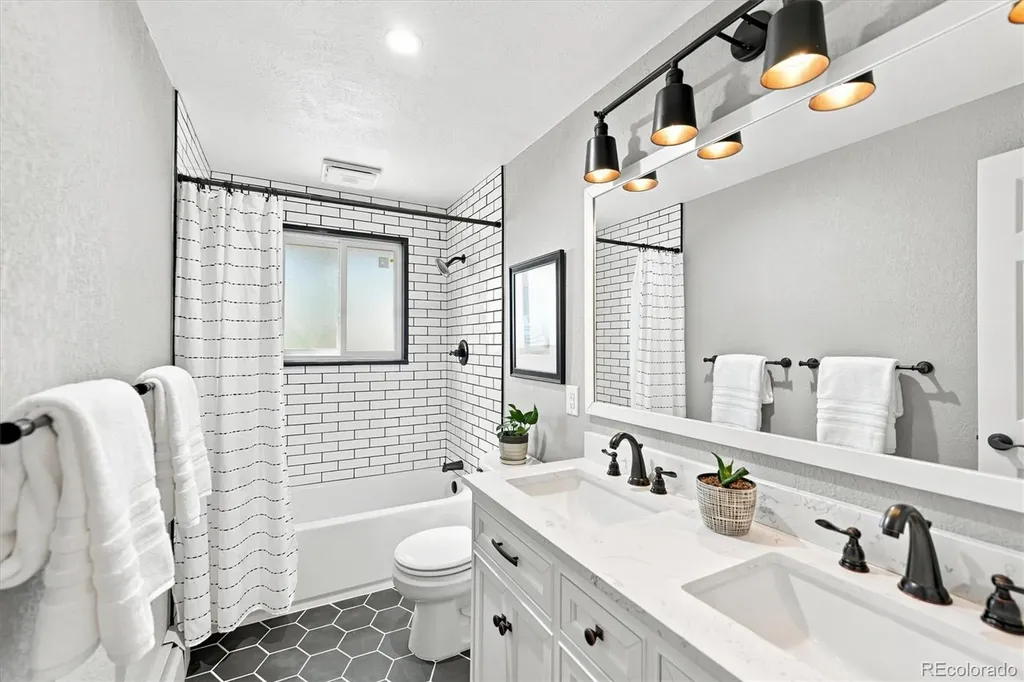 1186 E Davies Court Centennial CO 80122