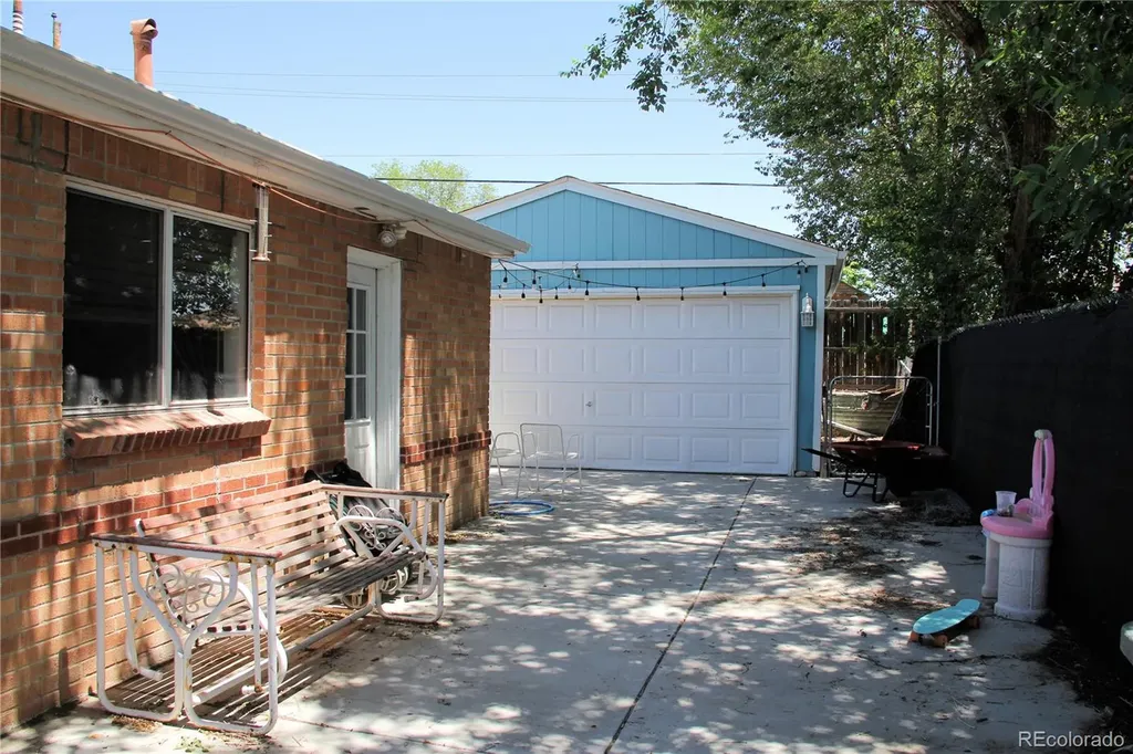 8980 Hickory Place Denver CO 80229