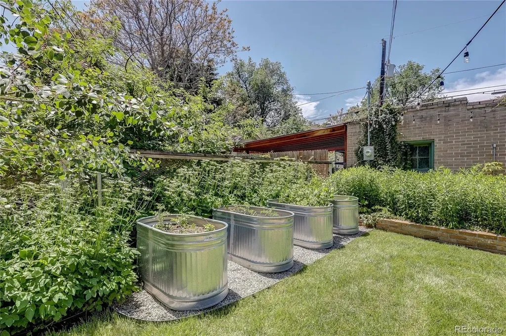 2091 Holly Denver CO 80207