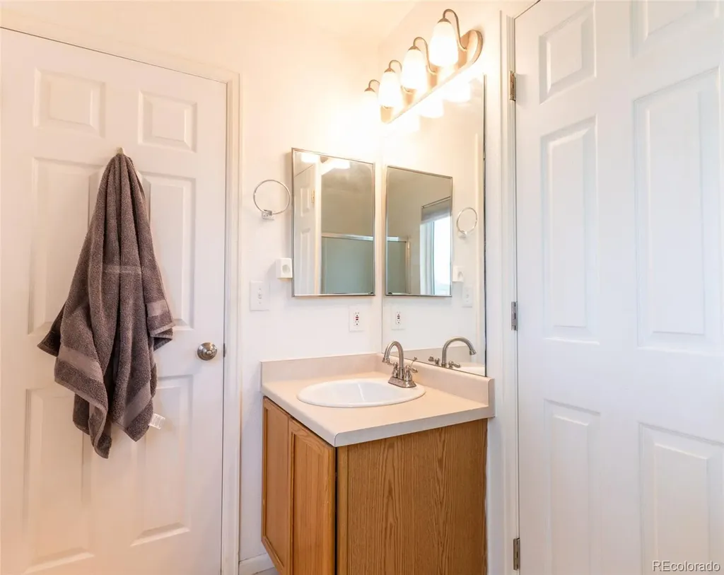 19542 E 19th Place Aurora CO 80011