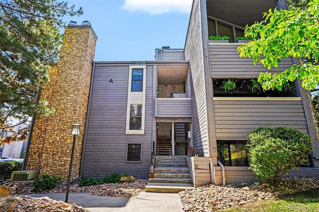 9727 E Peakview Avenue Englewood CO 80111
