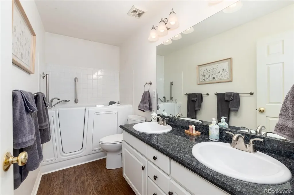 7282 S Acoma Street S Littleton CO 80120