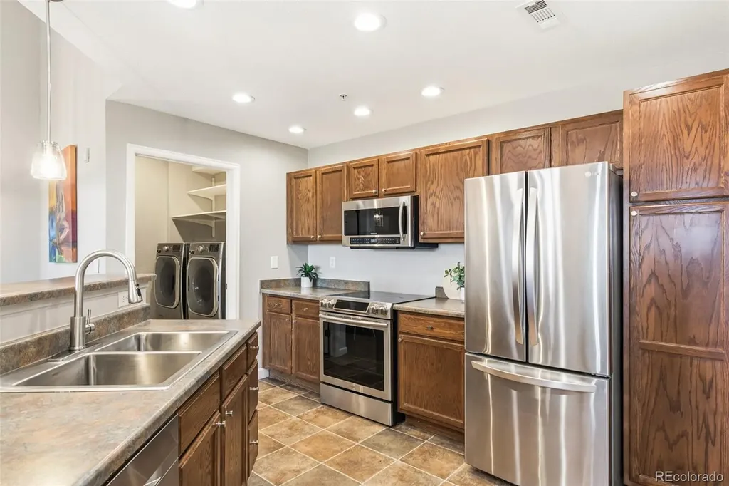 5735 N Genoa Way Aurora CO 80019