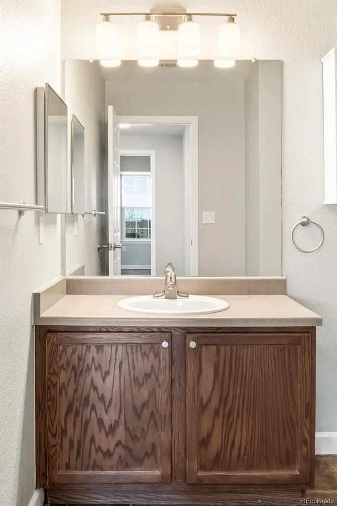 5735 N Genoa Way Aurora CO 80019