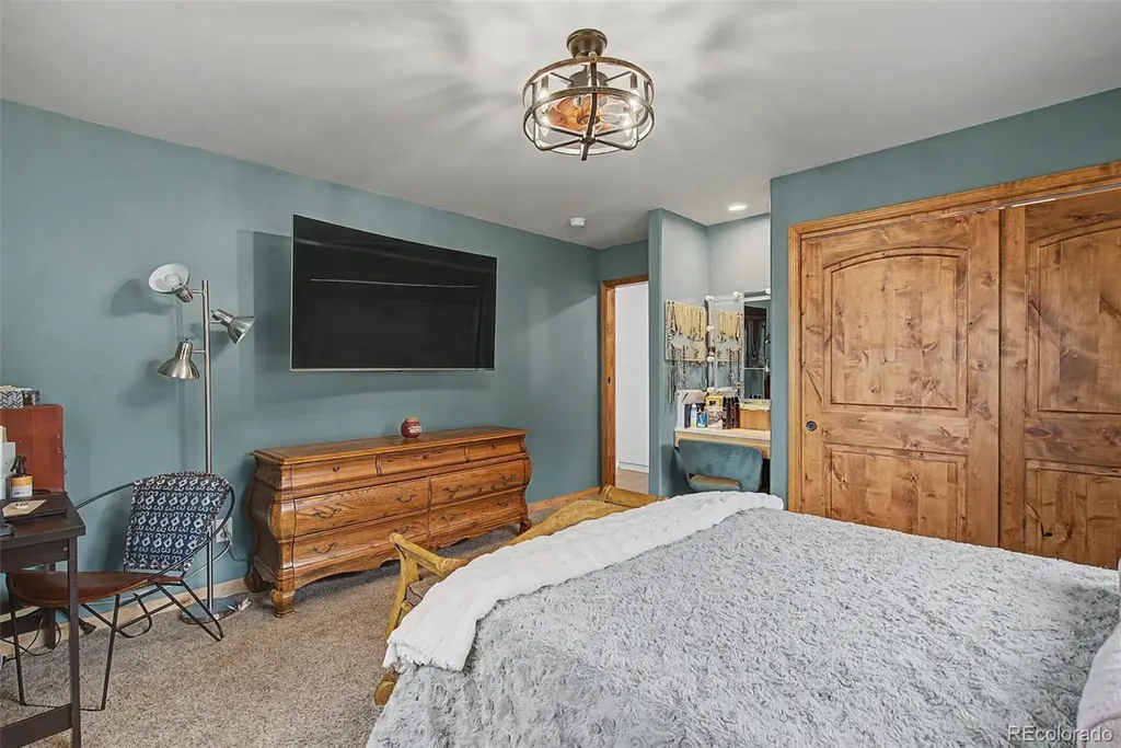 621 School House Hill Victor CO 80860
