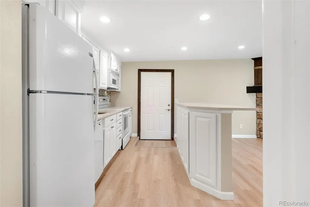 12043 W Cross Drive Littleton CO 80127