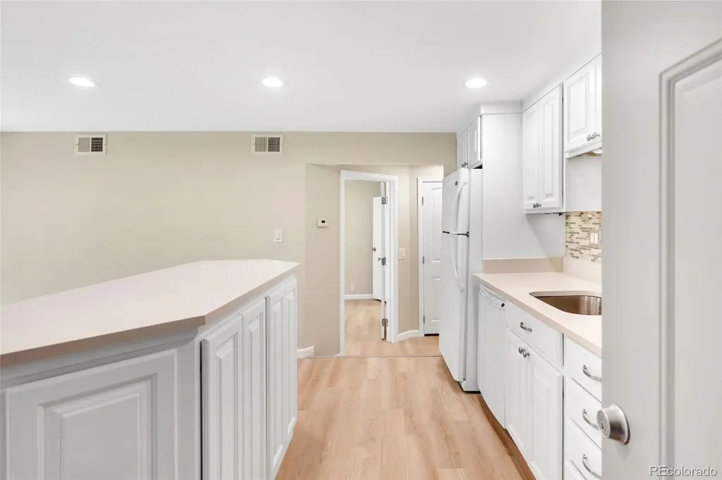 12043 W Cross Drive Littleton CO 80127