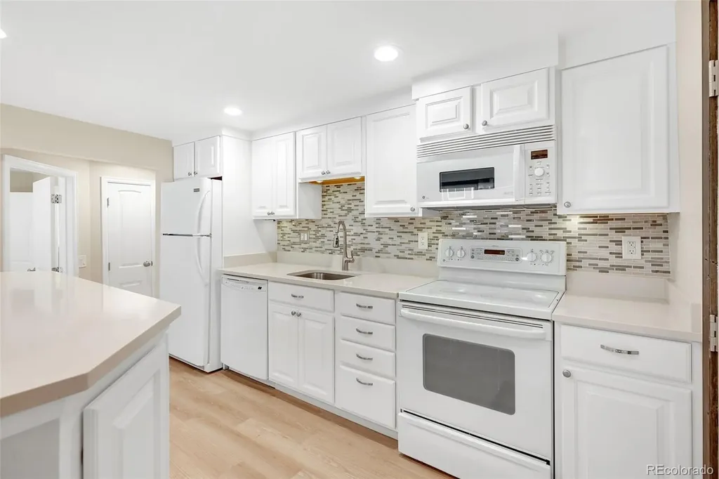 12043 W Cross Drive Littleton CO 80127