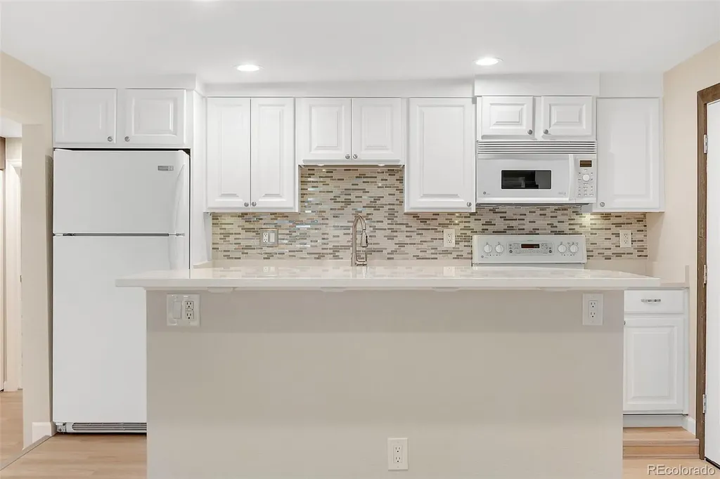 12043 W Cross Drive Littleton CO 80127