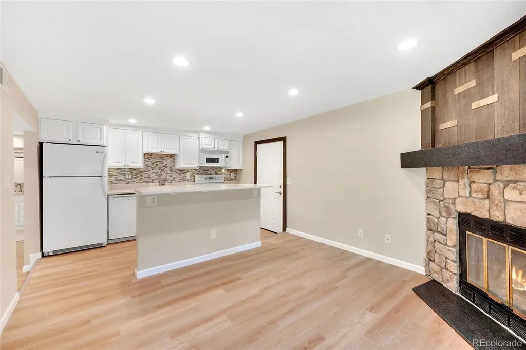 12043 W Cross Drive Littleton CO 80127