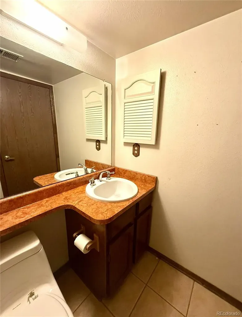 4705 Fraser Way Denver CO 80239