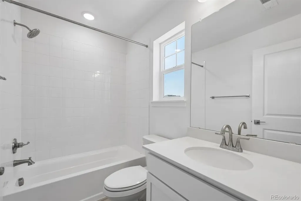 3661 N Hayleyville Street Aurora CO 80019