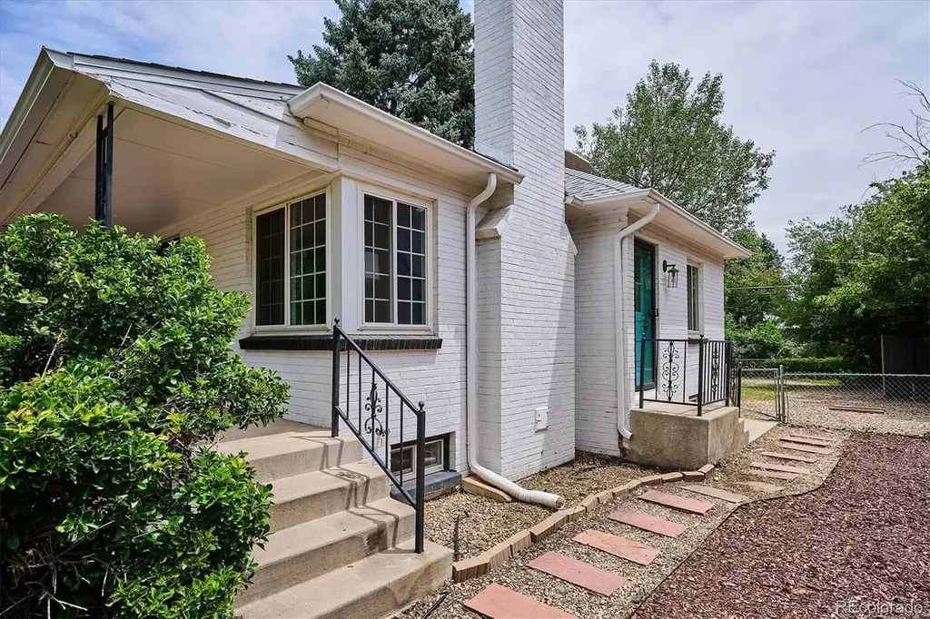 1718 Newport Street Denver CO 80220