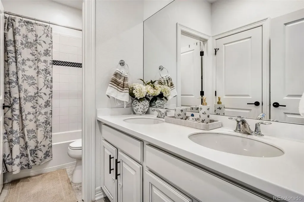 27841 E Lakeview Drive Aurora CO 80016