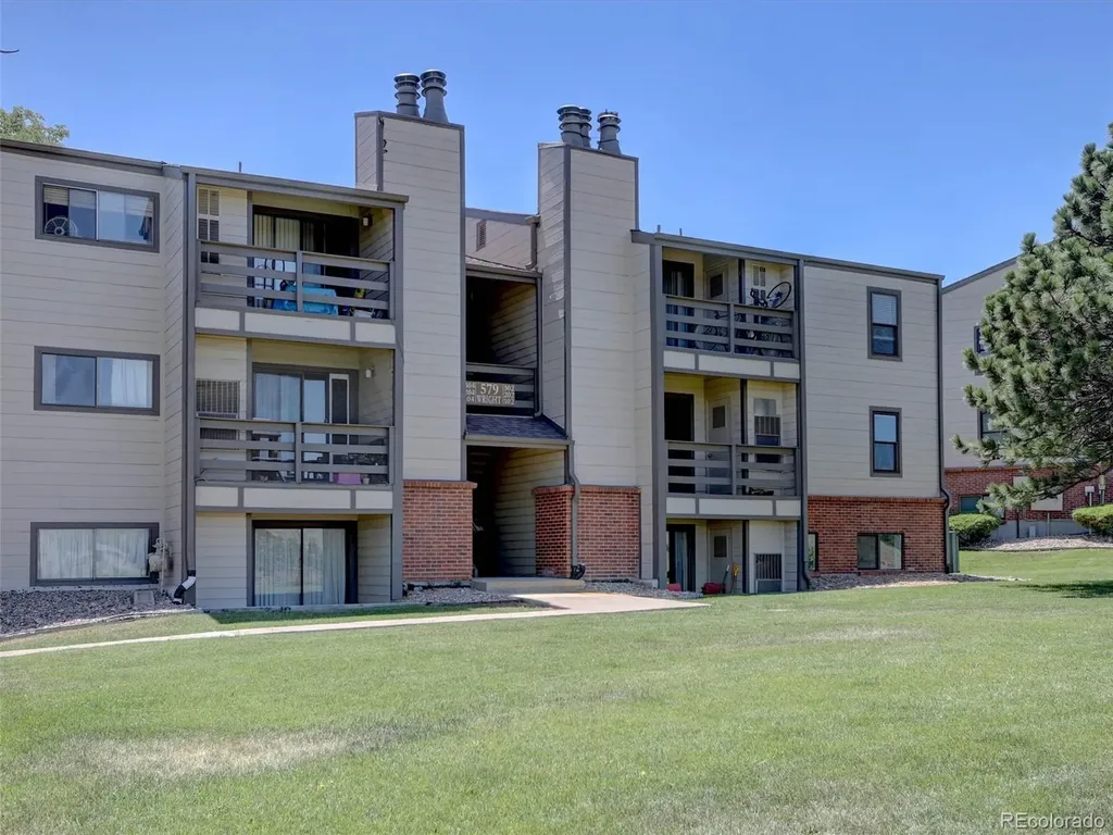 579 Wright Street Lakewood CO 80228