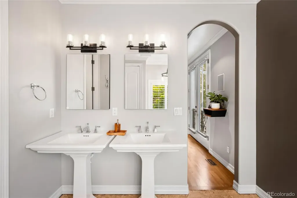2527 Tremont Place Denver CO 80205