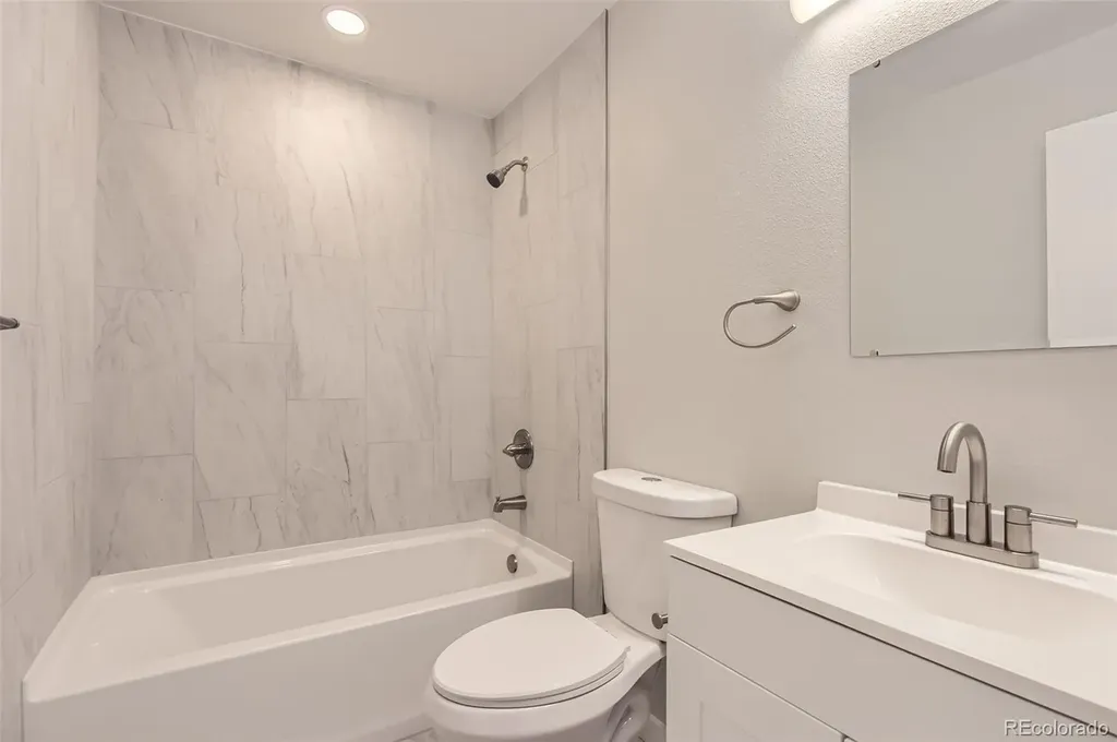 1811 S Quebec Way Denver CO 80231