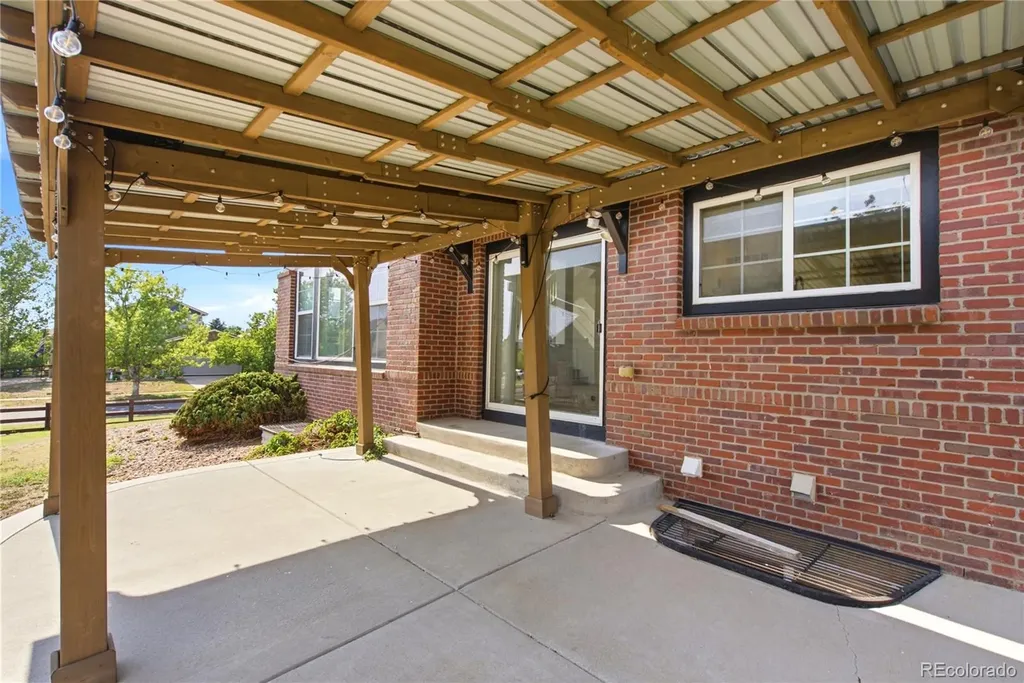 122 N De Gaulle Street Aurora CO 80018