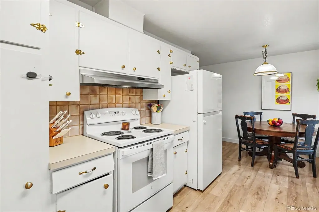 190 E Geddes Avenue Centennial CO 80122