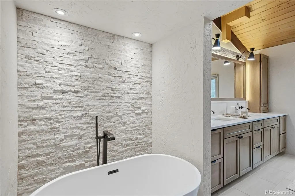 6195 Apache Drive Larkspur CO 80118