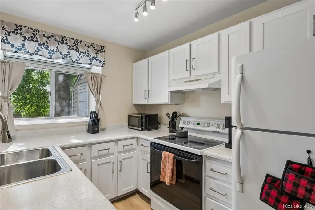 4011 E 94th Avenue E Denver CO 80229