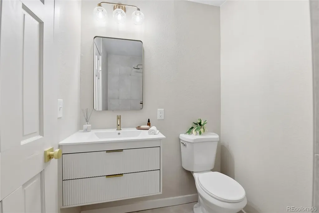 1060 S Parker Road Denver CO 80231