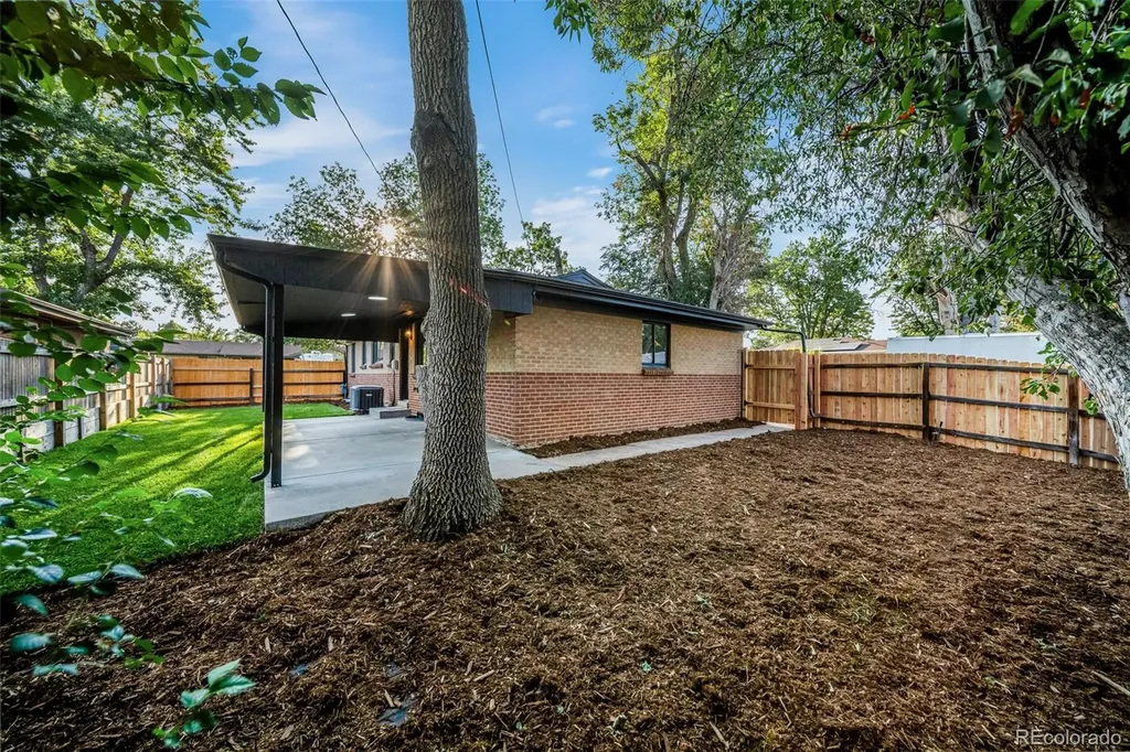5594 W Iowa Avenue Denver CO 80232