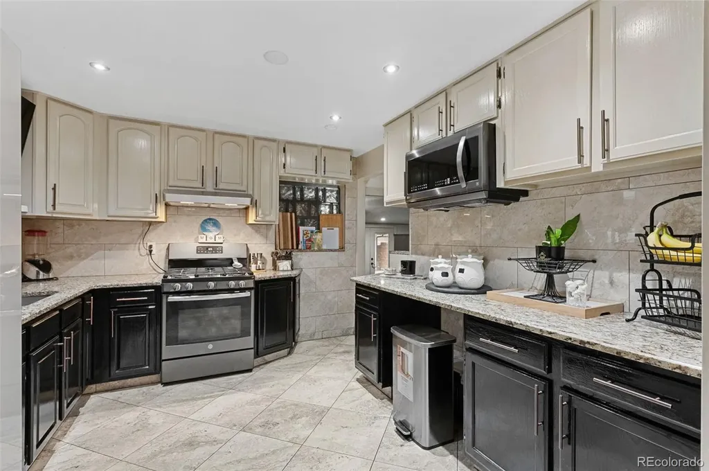3017 Cimarron Street Aurora CO 80011