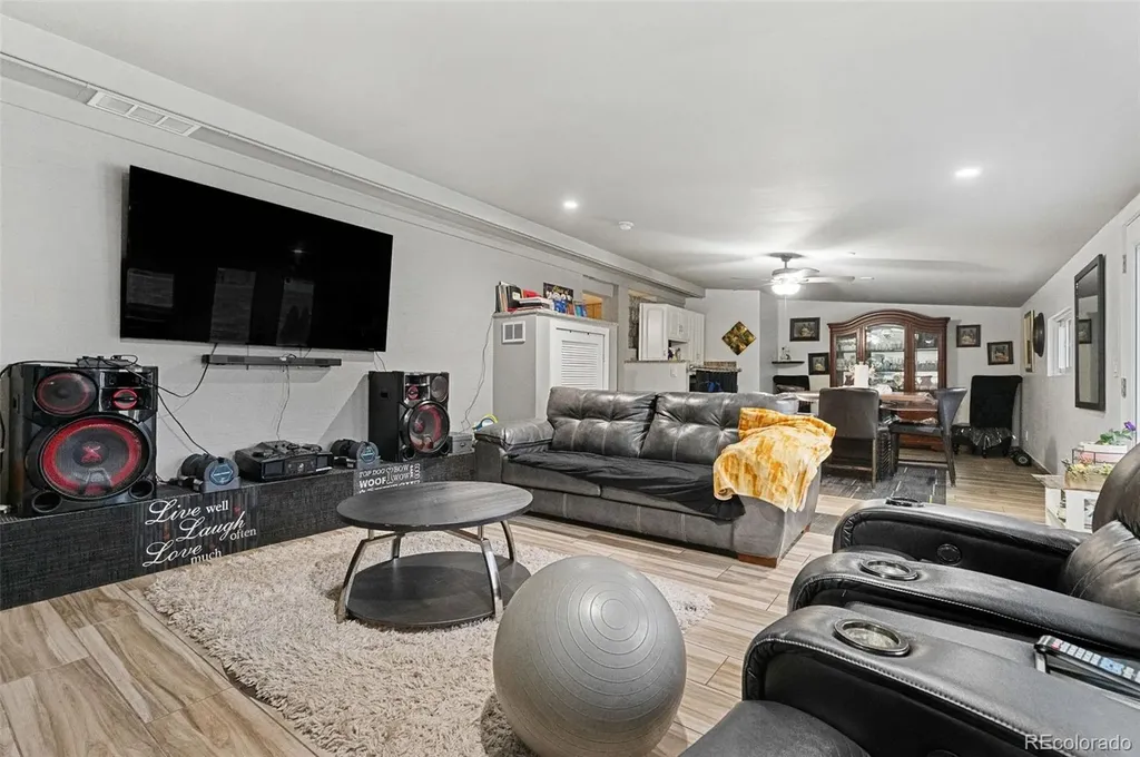 3017 Cimarron Street Aurora CO 80011