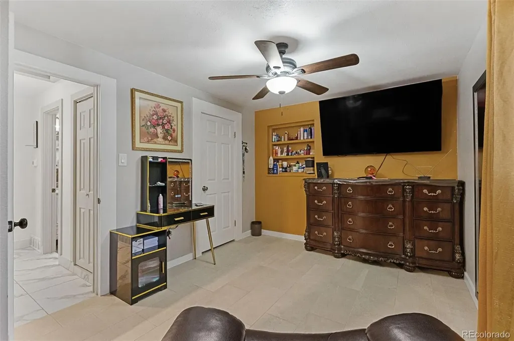 3017 Cimarron Street Aurora CO 80011