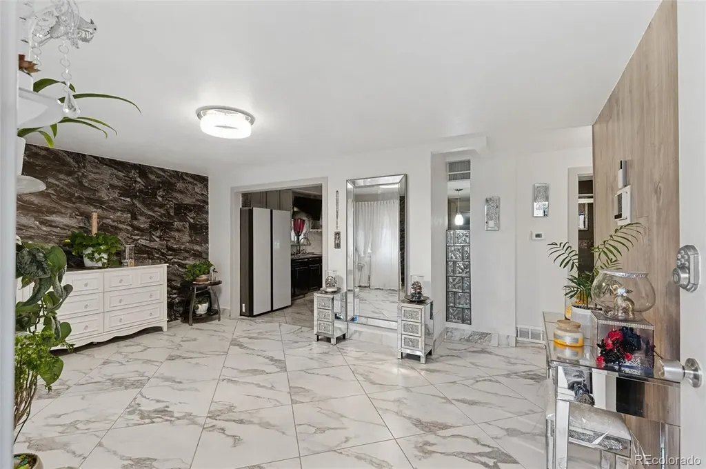 3017 Cimarron Street Aurora CO 80011