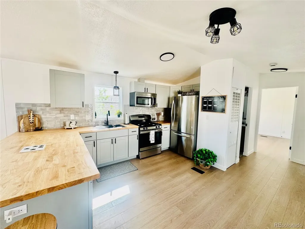 115 Ponderosa Circle Golden CO 80401
