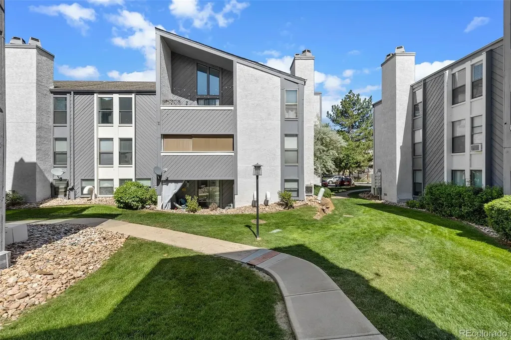 9867 E Peakview Avenue Englewood CO 80111
