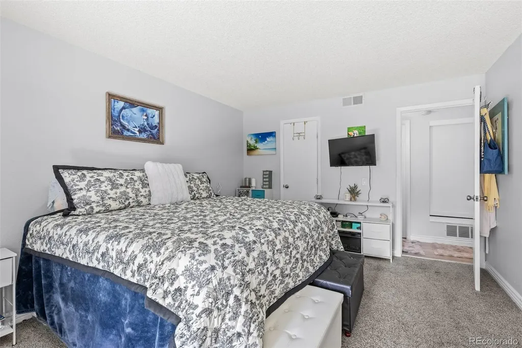 9867 E Peakview Avenue Englewood CO 80111