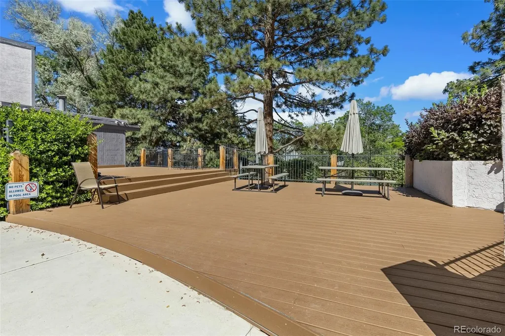 9867 E Peakview Avenue Englewood CO 80111