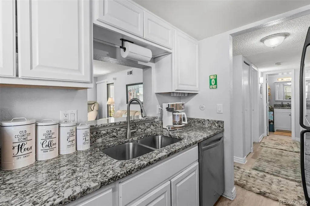 9867 E Peakview Avenue Englewood CO 80111
