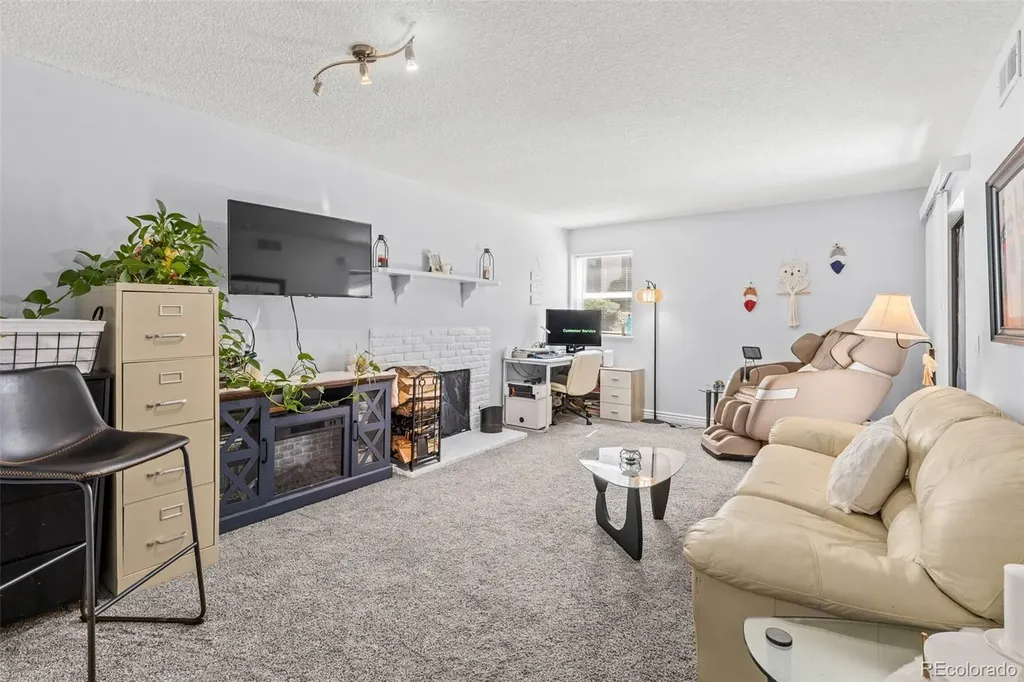 9867 E Peakview Avenue Englewood CO 80111
