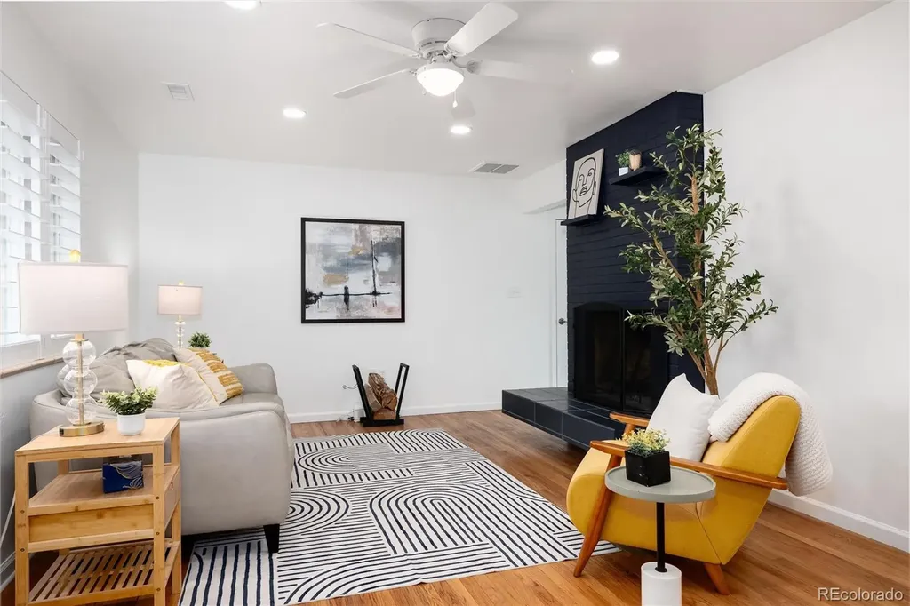 402 Ursula Street Aurora CO 80011
