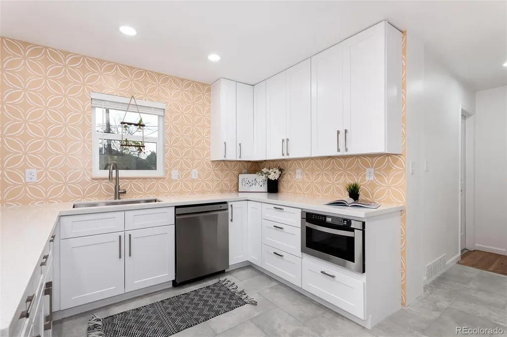 402 Ursula Street Aurora CO 80011