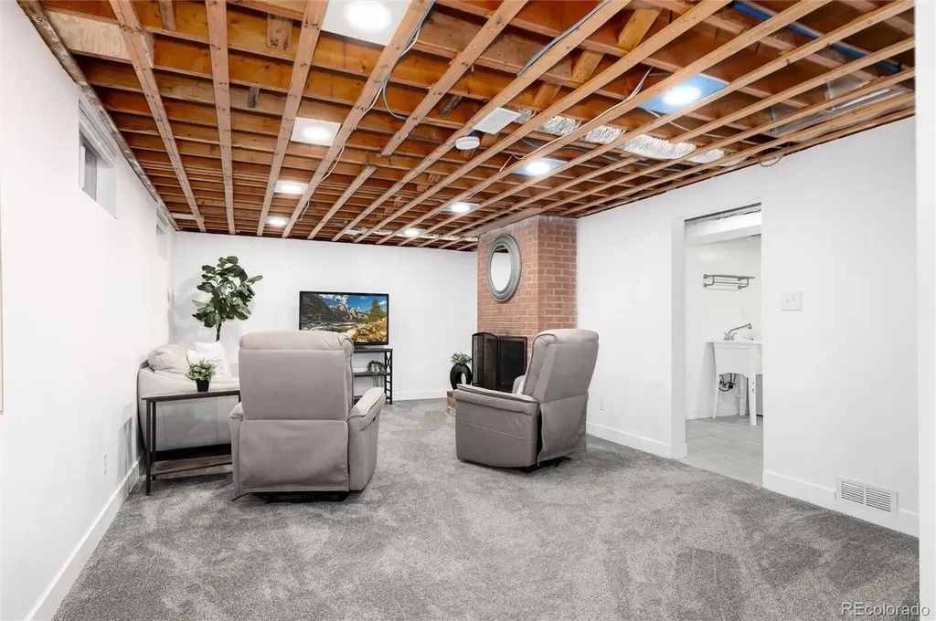 402 Ursula Street Aurora CO 80011
