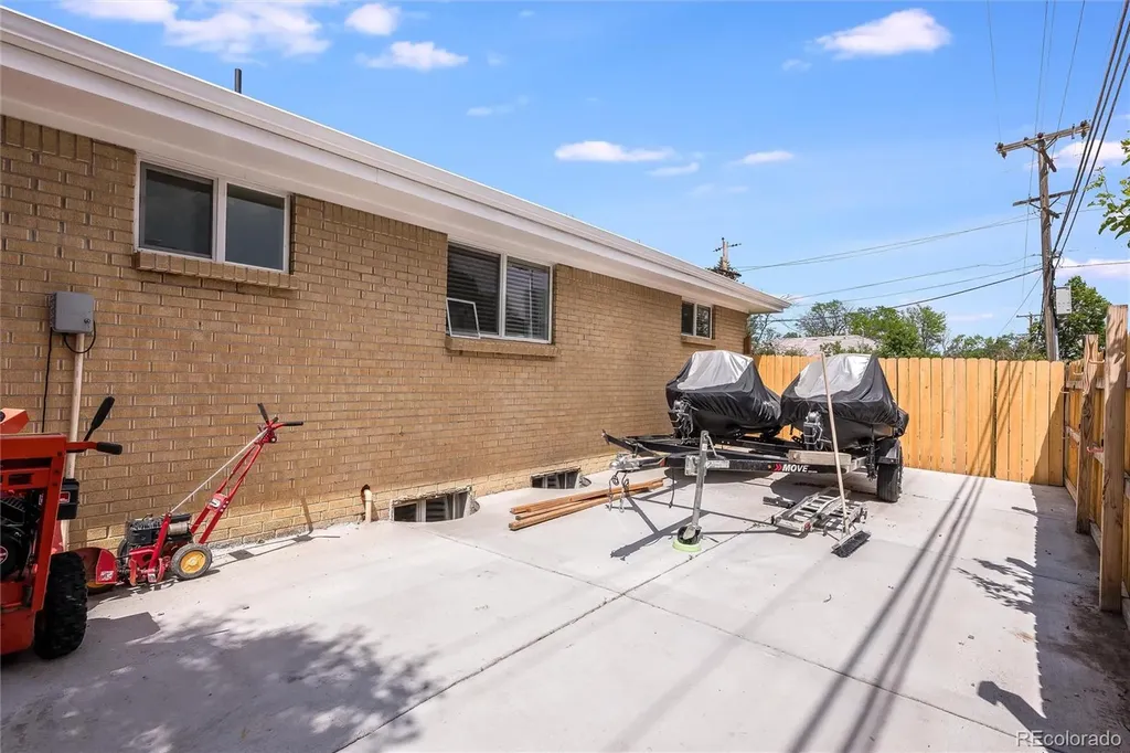 402 Ursula Street Aurora CO 80011