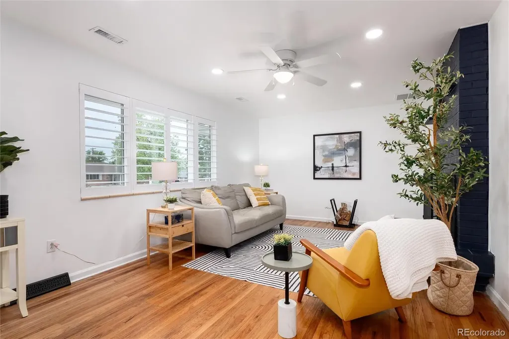 402 Ursula Street Aurora CO 80011