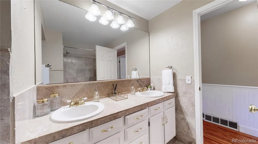 7214 S Kendall Court Littleton CO 80128