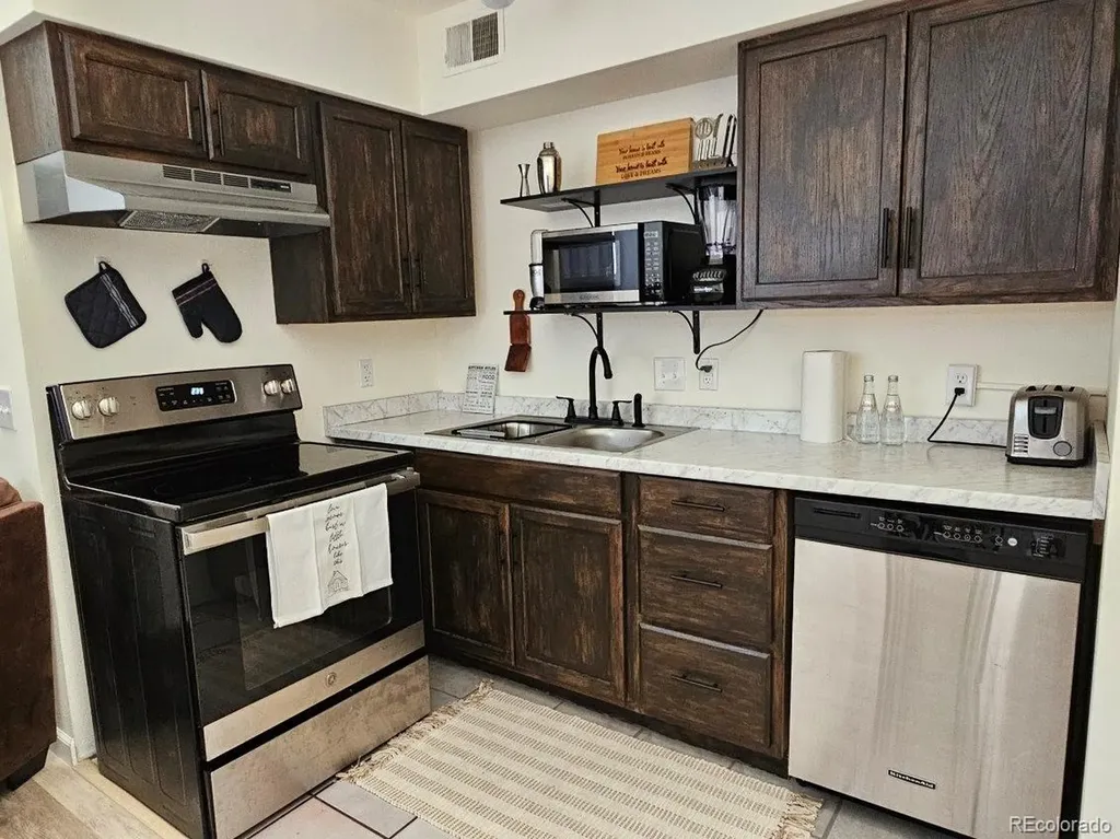 1830 Newland Court Lakewood CO 80214