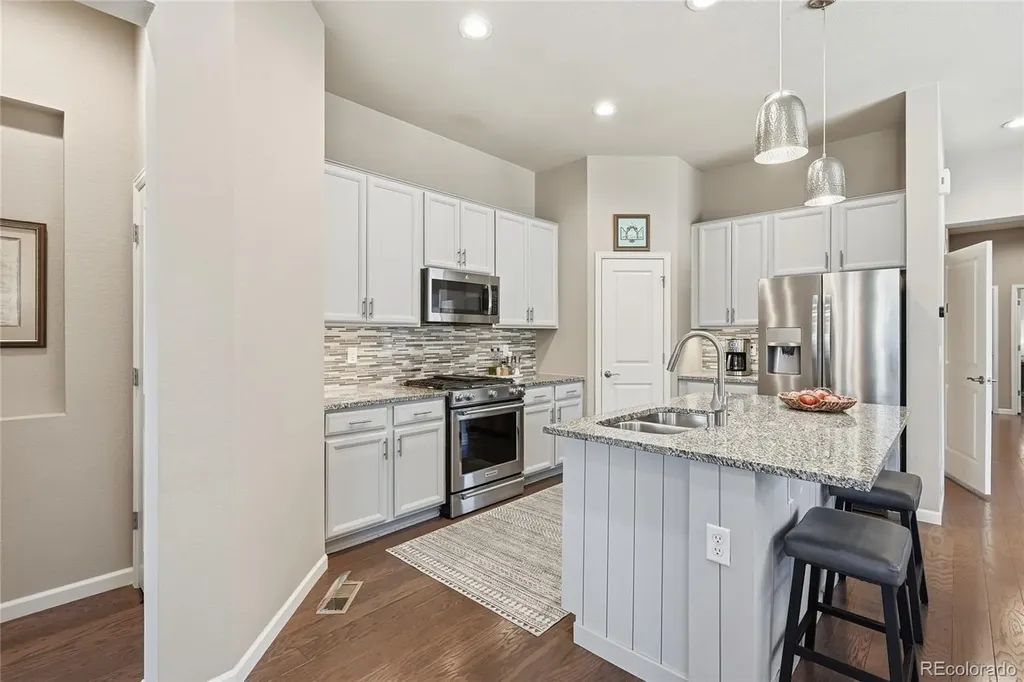 6769 S Old Hammer Court Aurora CO 80016