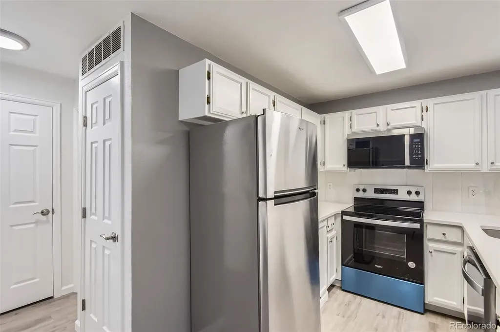 932 S Dearborn Aurora CO 80012