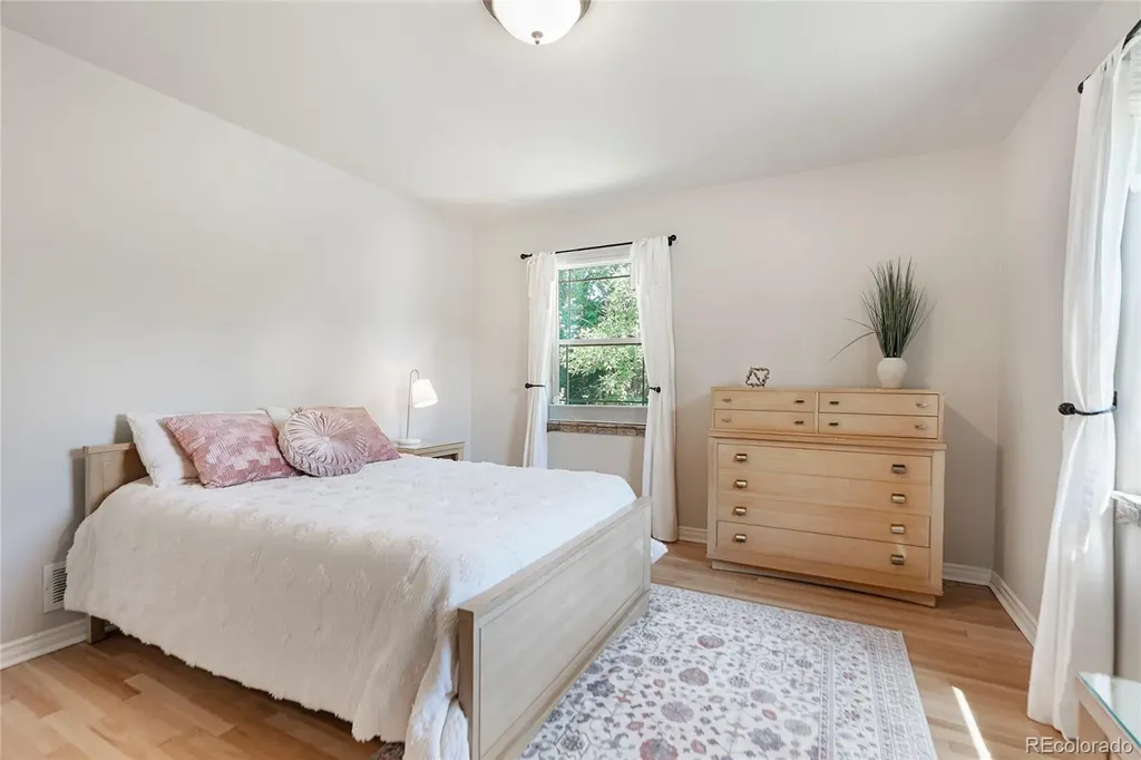 1090 Bonnie Brae Boulevard Denver CO 80209