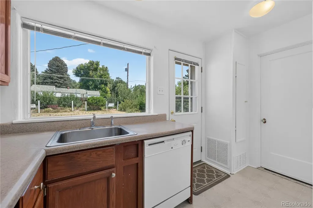 4396 S Huron Street Englewood CO 80110